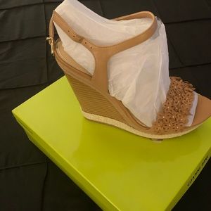 Gianni Bini wedge shoe